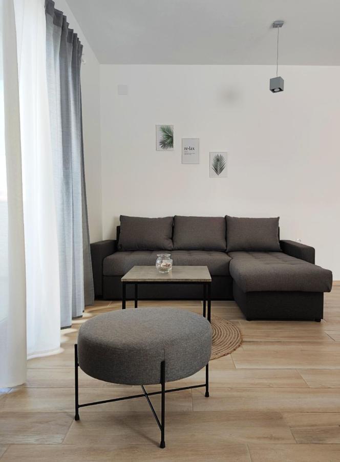 Apartments Leticia Vrsi Exterior photo