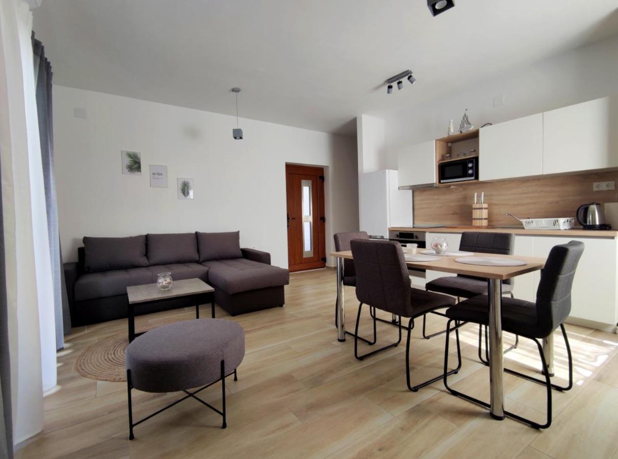 Apartments Leticia Vrsi Exterior photo