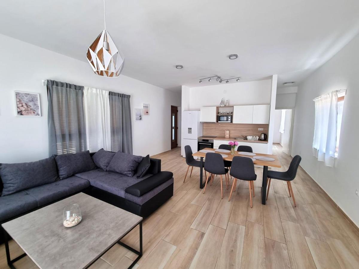 Apartments Leticia Vrsi Exterior photo
